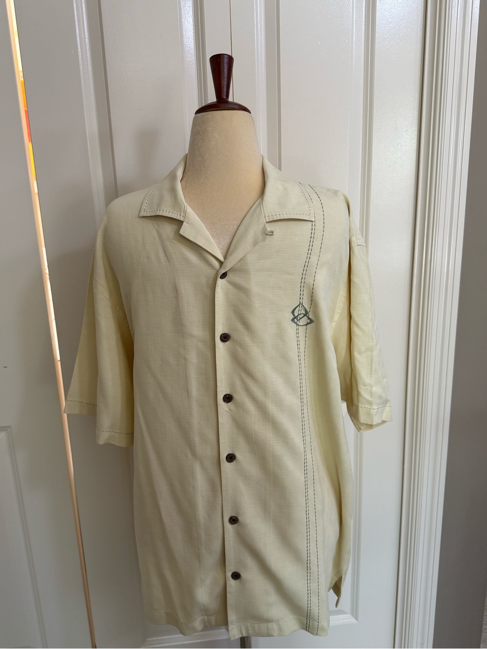 Tommy Bahama Men's Yellow Solid Silk Woven Short Sleeve Button-Up Embroidered L
